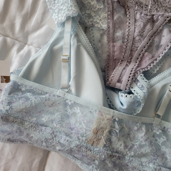 JESSICA SIMPSON BRAND NEW 3 PIECE SET BRALETTE WITH FLIRTY THONGS SIZE M - Picture 4 of 5